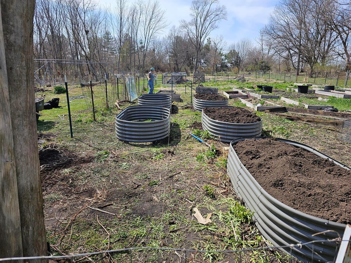 A ANLEOLIFE 8X4X1.5 ft Galvanized Raised Garden Beds Outdoor, Oval Large Metal Planter Box for Planting Vegetables Flowers Herb, Anti-Rust & Easy-Setup, Quartz Grey
