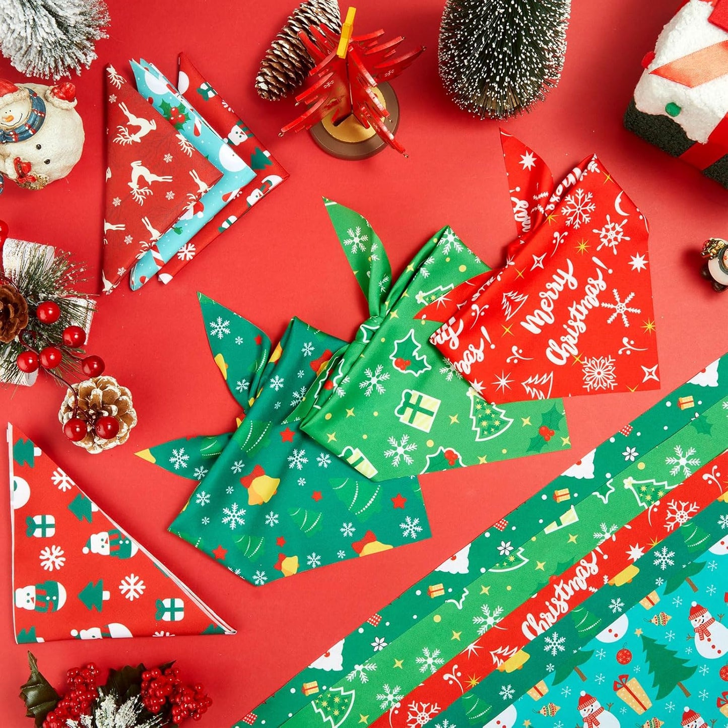 200 Pcs Christmas Dog Bandanas Bulk Xmas Bandanas for Dogs Red and Green Triangle Kerchief Bibs Scarf Set for Puppy Small Medium Large Pets Costume Photo Props Accessories Pet Shops, 25 Styles